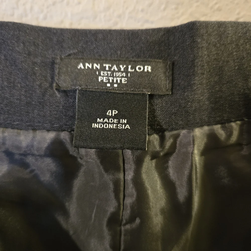 Ann Taylor Petite Womens Dark Gray Lined Pleated Skirt Tie Belt Pockets Size 4P